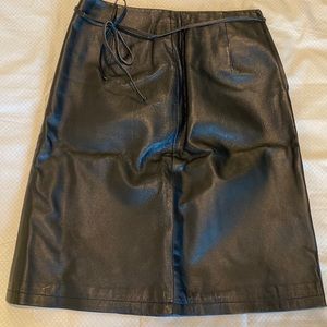 NEWPORT NEWS- Women’s skirt Size 8, Black, Faux Leather